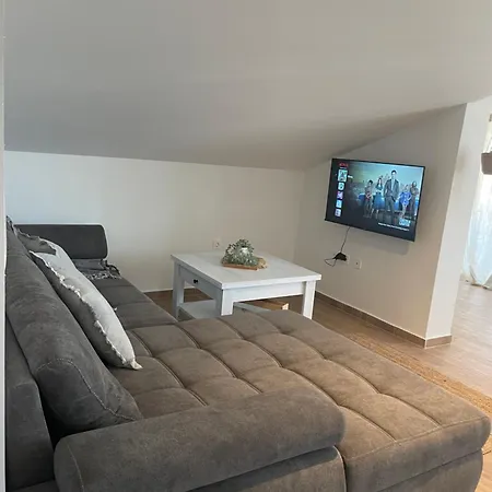 아파트 Apartmant Seaside - 2 Min From Beach, Great Terrace 쿠클리차