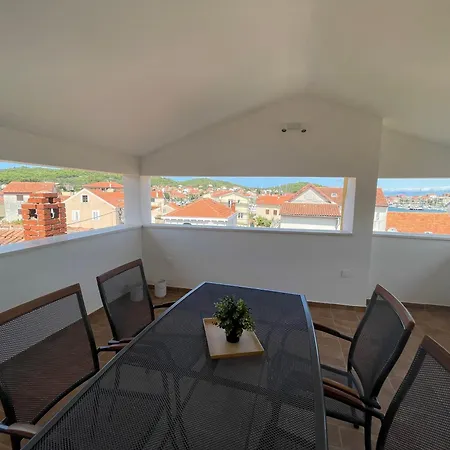 Apartmant Seaside - 2 Min From Beach, Great Terrace 아파트