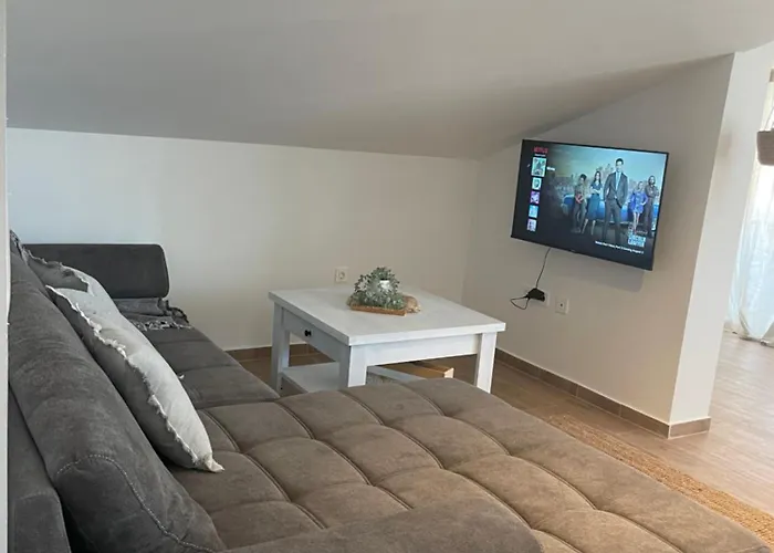 아파트 Apartmant Seaside - 2 Min From Beach, Great Terrace 쿠클리차