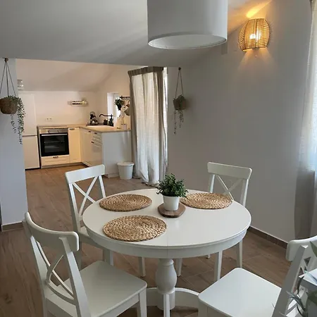 Apartmant Seaside - 2 Min From Beach, Great Terrace Kukljica