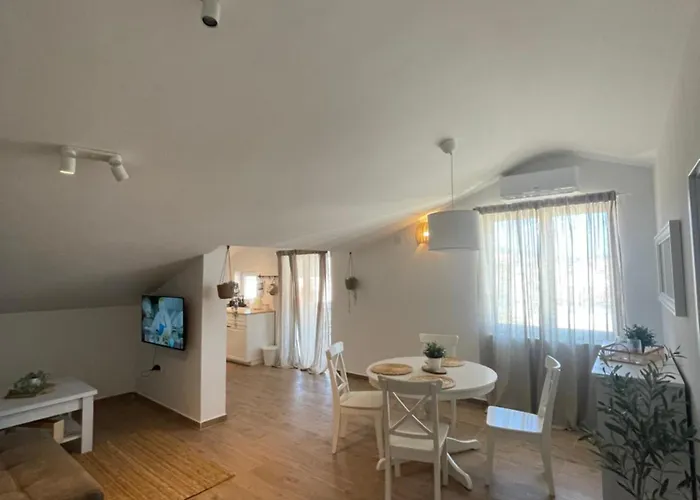 Apartmant Seaside - 2 Min From Beach, Great Terrace Apartment