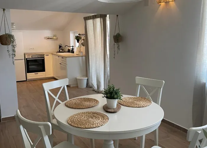 Apartmant Seaside - 2 Min From Beach, Great Terrace Kukljica